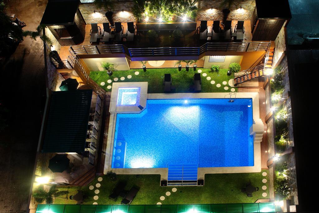 Queens Hotel Angeles City Zewnętrze zdjęcie