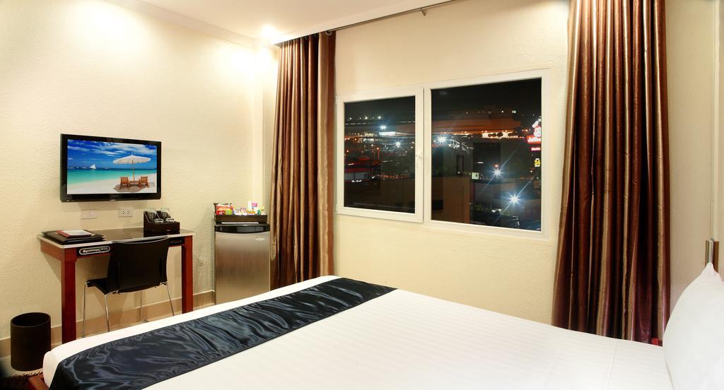 Queens Hotel Angeles City Zewnętrze zdjęcie