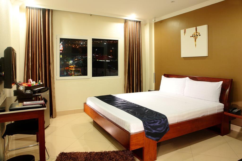 Queens Hotel Angeles City Zewnętrze zdjęcie