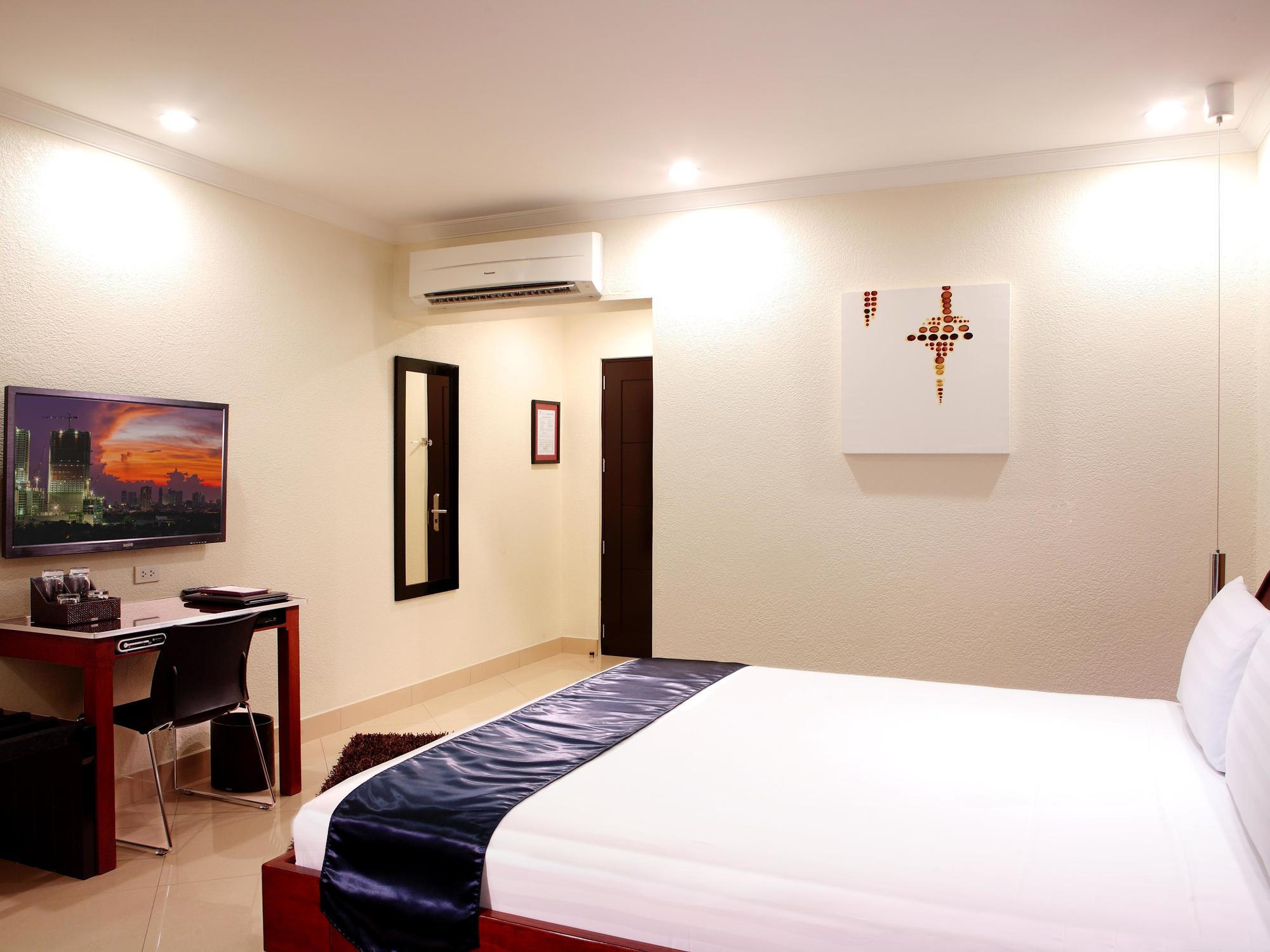 Queens Hotel Angeles City Zewnętrze zdjęcie