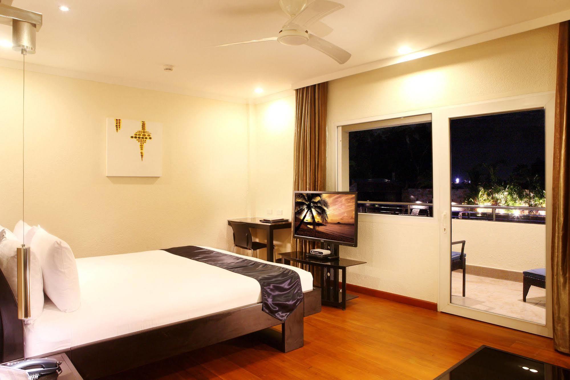 Queens Hotel Angeles City Zewnętrze zdjęcie