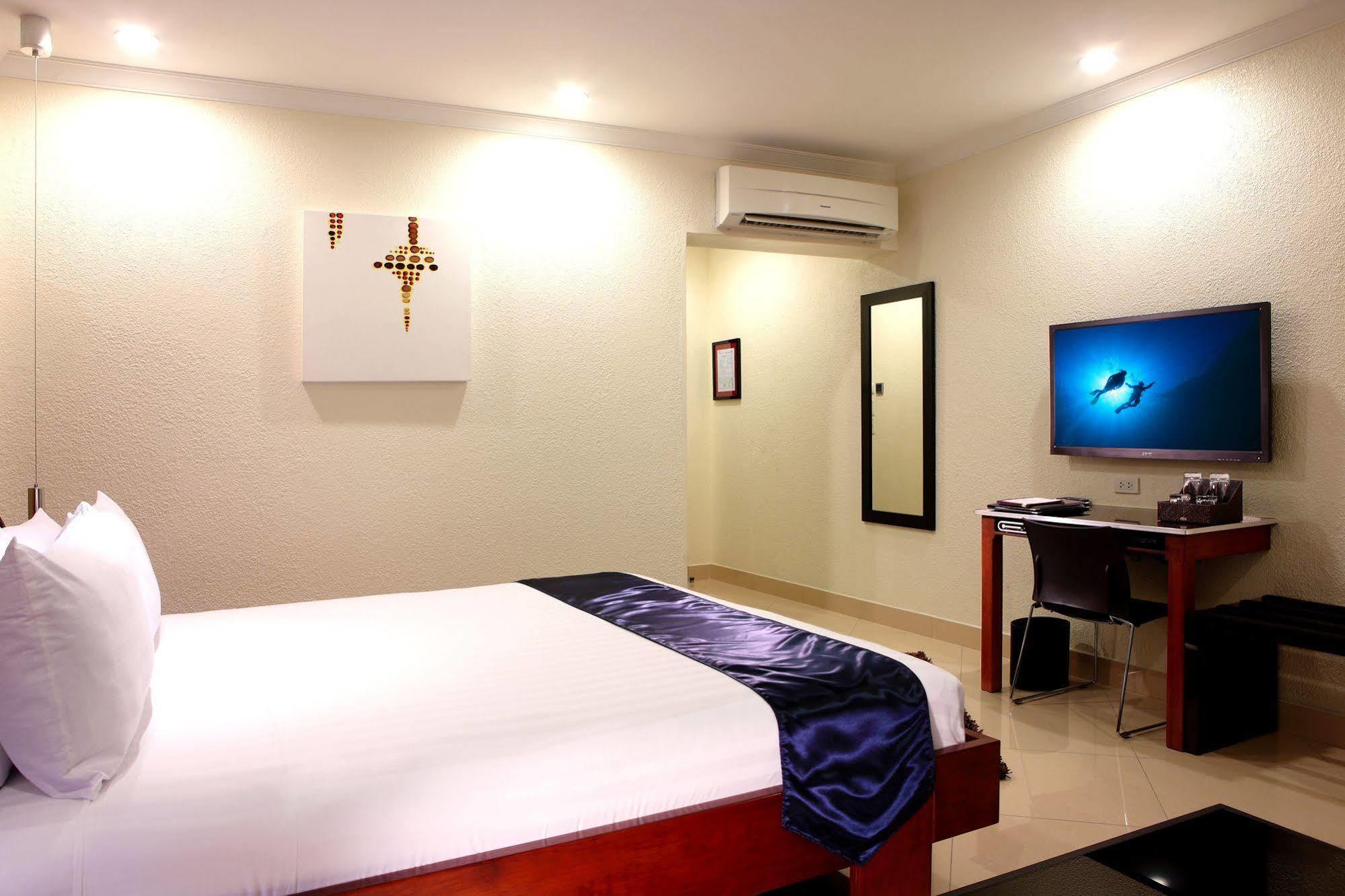 Queens Hotel Angeles City Zewnętrze zdjęcie