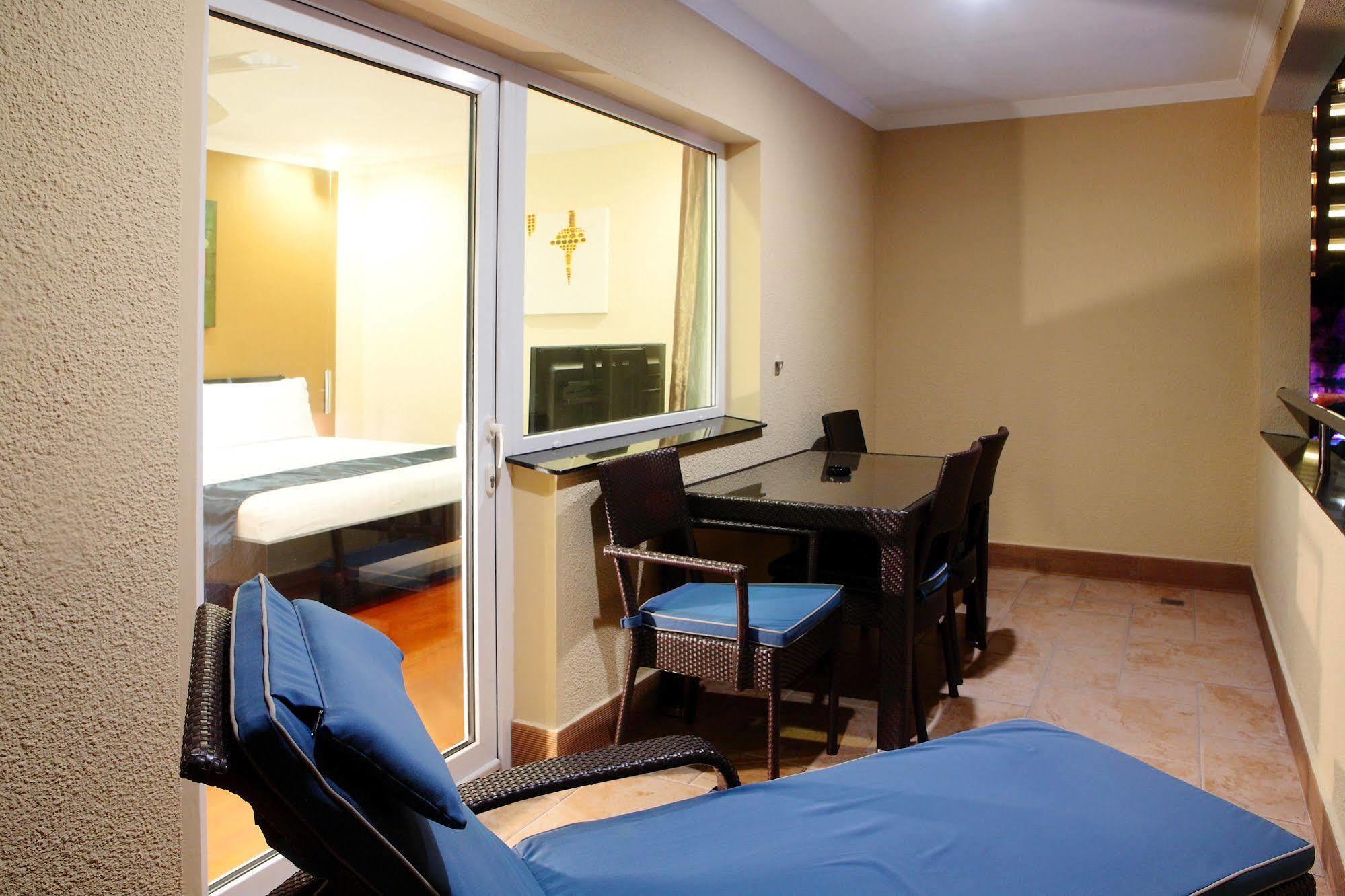 Queens Hotel Angeles City Zewnętrze zdjęcie