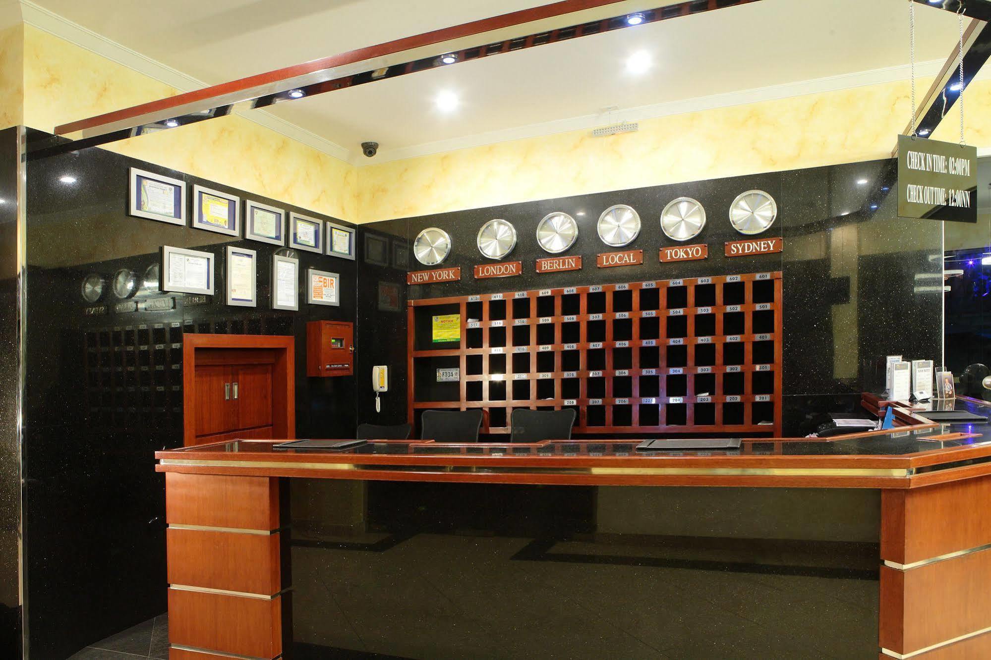 Queens Hotel Angeles City Zewnętrze zdjęcie