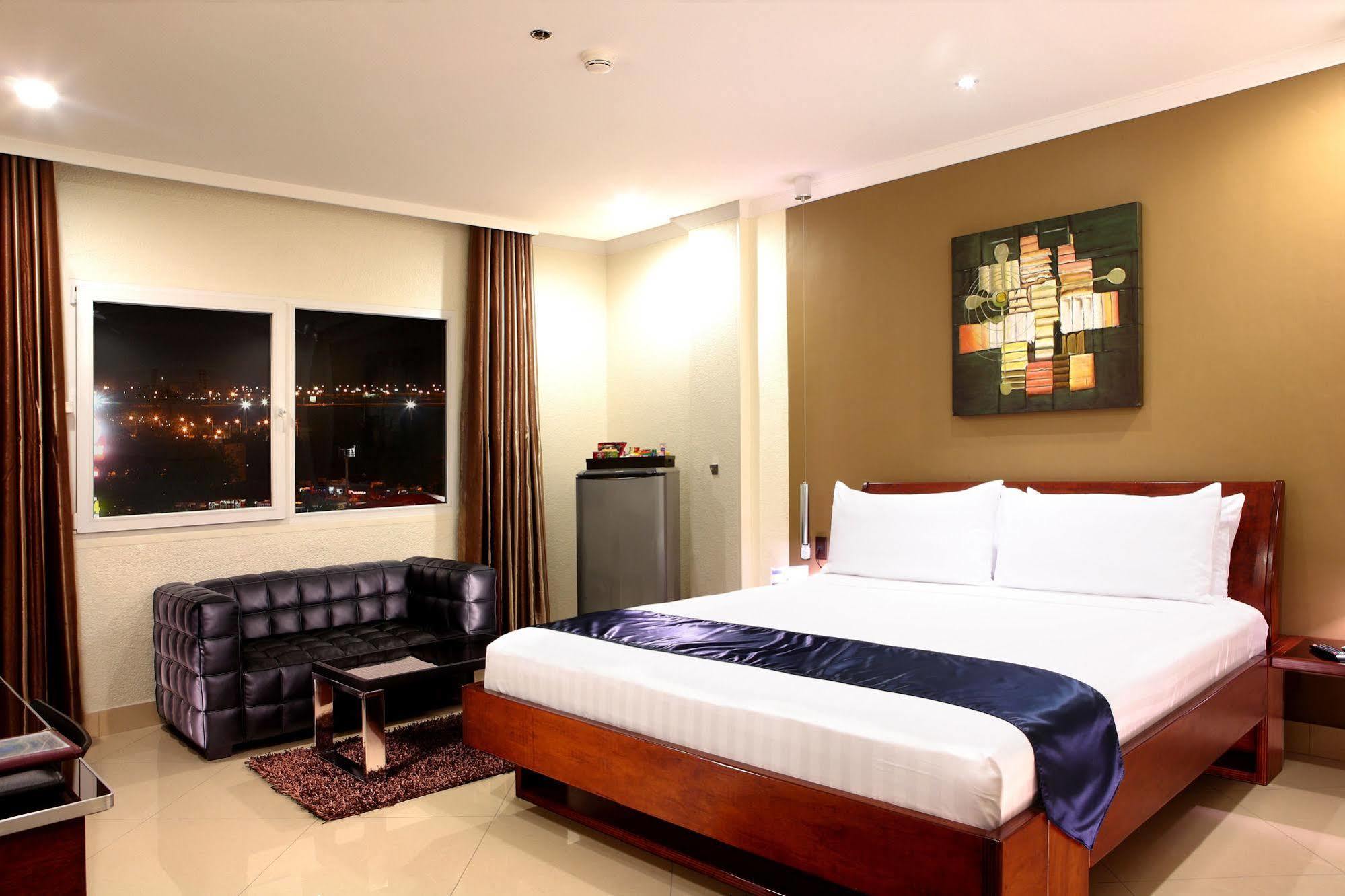 Queens Hotel Angeles City Zewnętrze zdjęcie