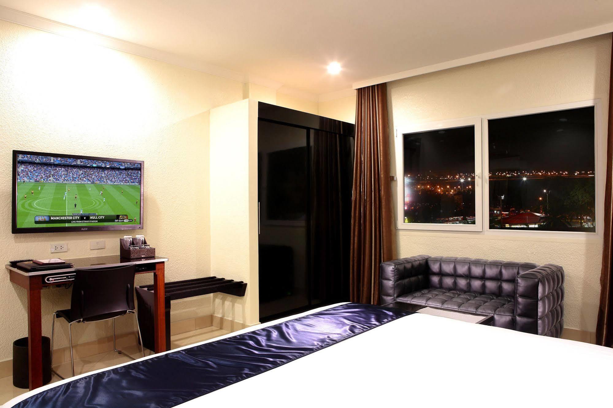 Queens Hotel Angeles City Zewnętrze zdjęcie